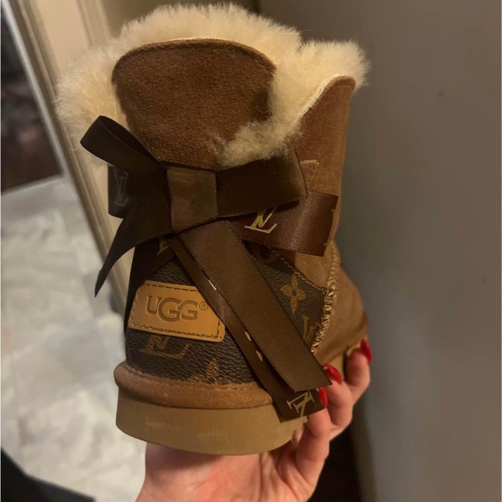 Ugg - Picture 6 of 8